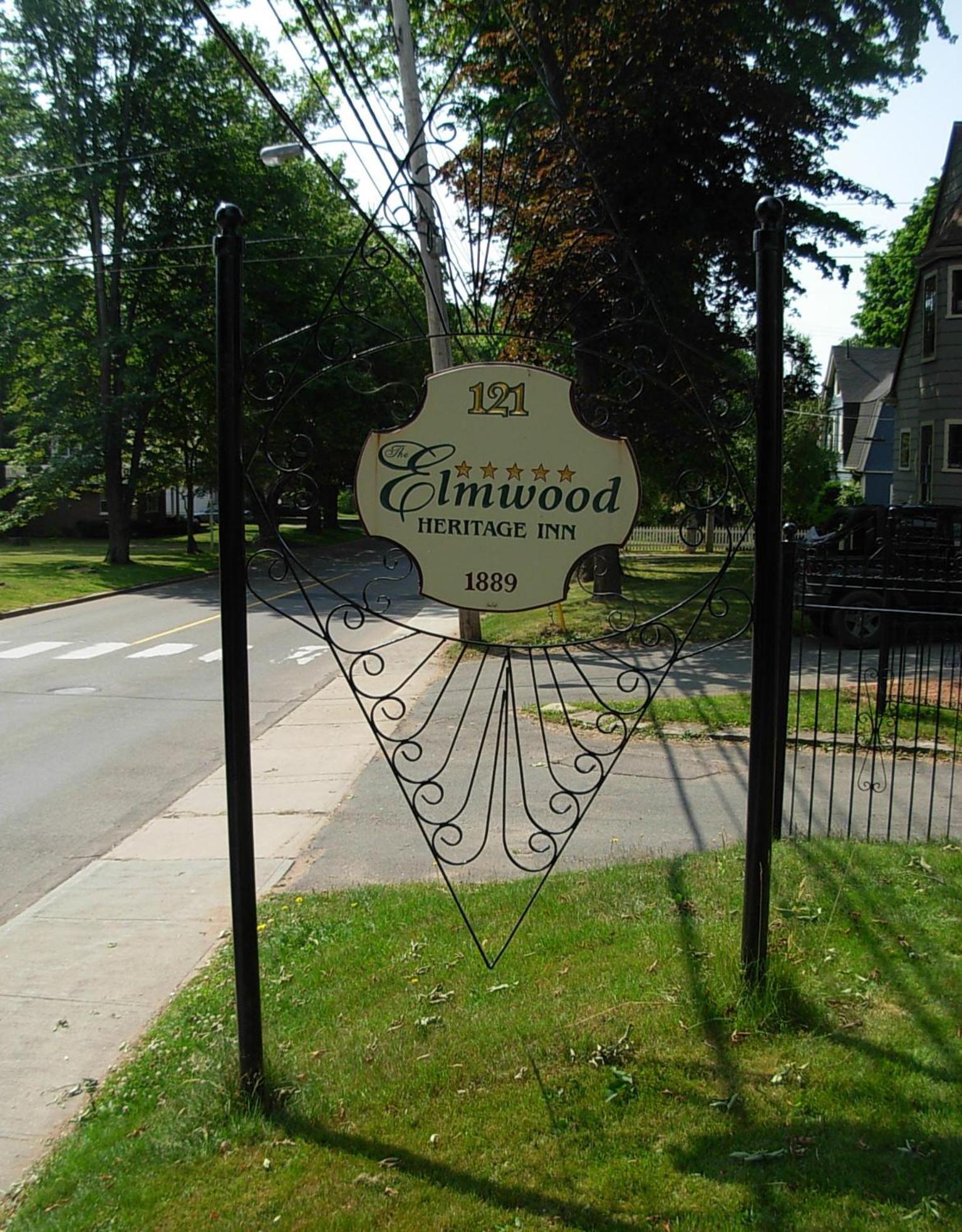 Elmwood Heritage Inn Σάρλοτ Τάουν Εξωτερικό φωτογραφία